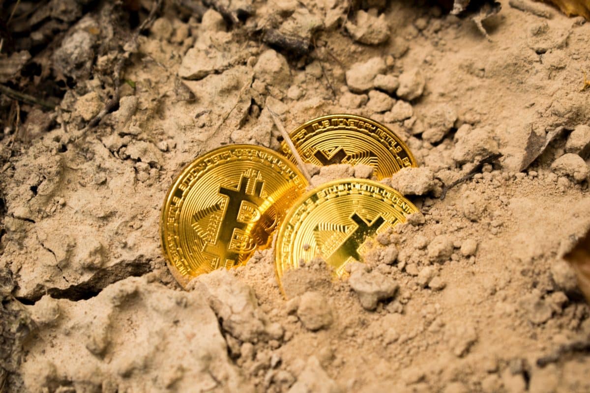 Burde du kjøpe gull eller bitcoin?